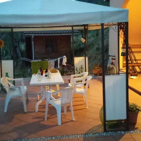 In - In The Hills With Garden And Sea View *