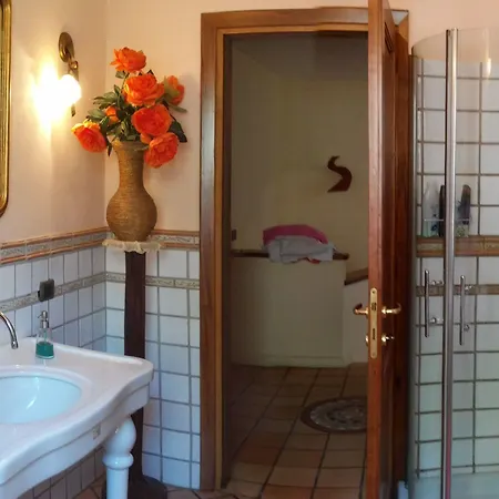 In - In The Hills With Garden And Sea View