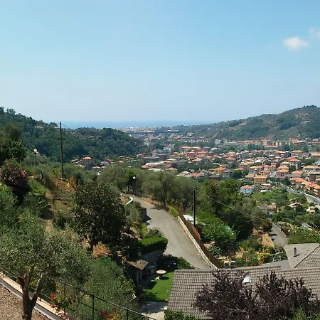 In - In The Hills With Garden And Sea View *